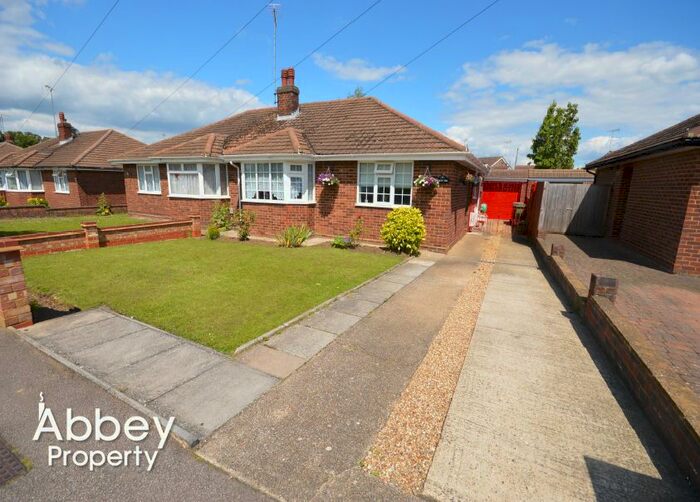 2 Bedroom Semi-Detached Bungalow To Rent In Vincent Road, Luton, LU4