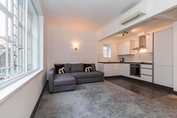 2 Bedroom Apartment To Rent In Burne Jones House, Bennetts Hill, B2