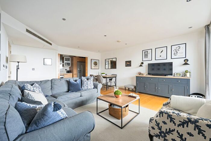 2 Bedroom Flat For Sale In Fountain House, The Boulevard, SW6