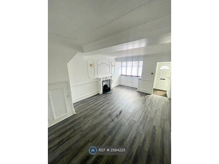 2 Bedroom Terraced House To Rent In Elm Park Avenue, Hornchurch, RM12