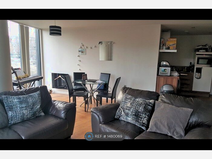 2 Bedroom Flat To Rent In I Quarter, Sheffield, S3