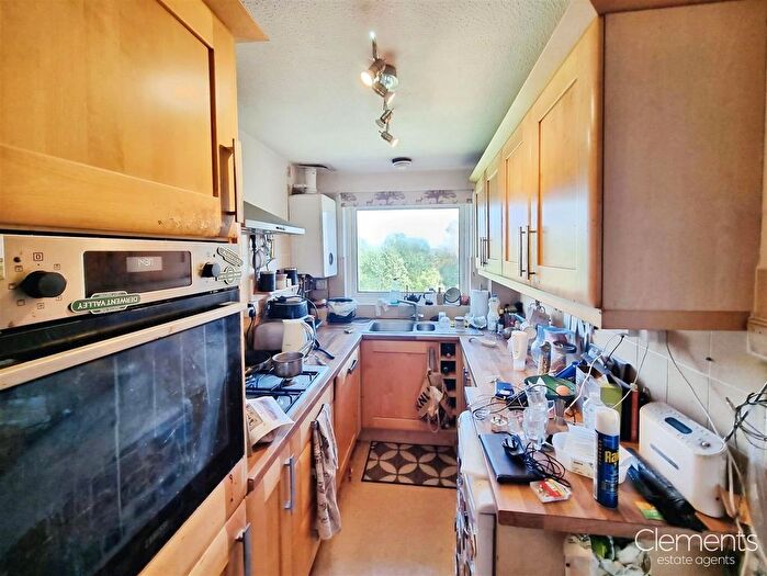 1 Bedroom Flat For Sale In Cuffley Court, Hemel Hempstead, HP2