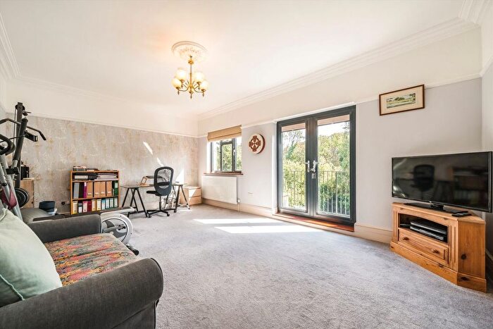 5 Bedroom Semi-detached House For Sale In Elers Road, West Ealing, W13