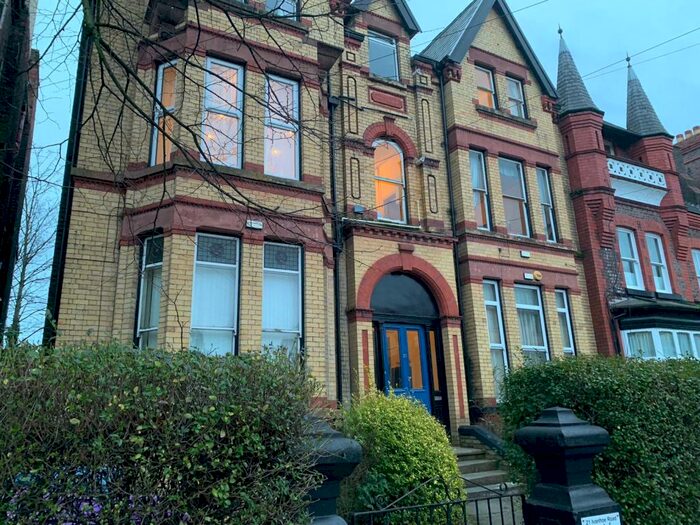 2 Bedroom Apartment To Rent In Ivanhoe Road, L17