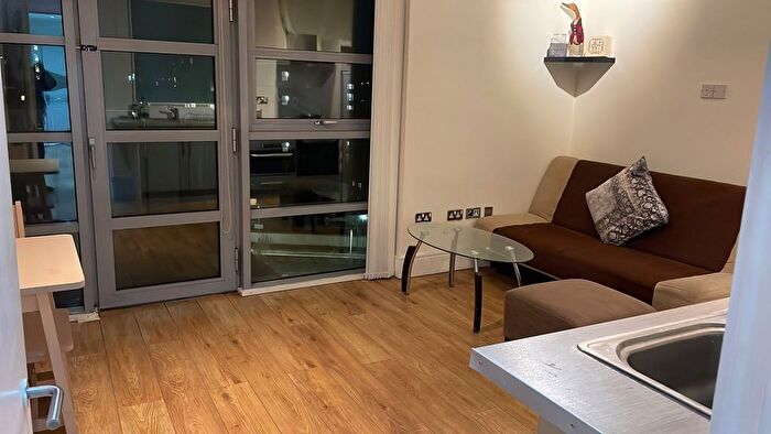 3 Bedroom Flat To Rent In The Lock Building, Whitworth Street West, Manchester, M1