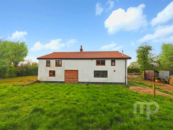 3 Bedroom Detached House For Sale In Golf Links Road, Morley St Peter, NR18
