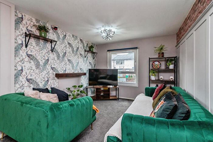 1 Bedroom Flat For Sale In Cairns Close, Nottingham, NG5