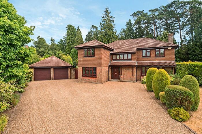 4 Bedroom Detached House To Rent In Hillgarth, Hindhead, GU26