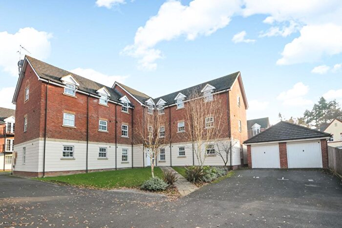 2 Bedroom Flat To Rent In Mandarin Drive, Newbury, RG14