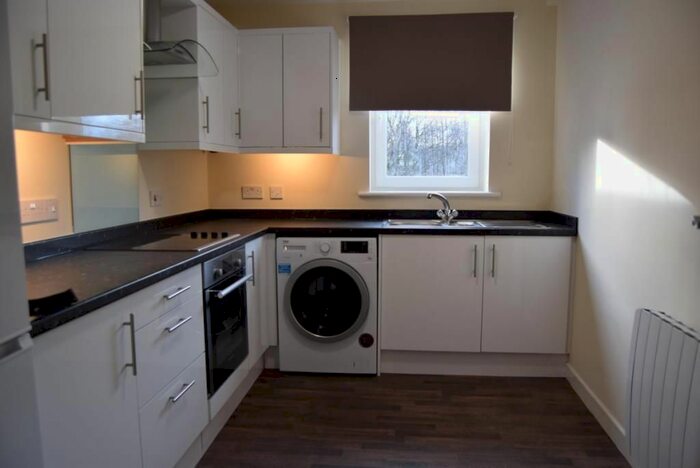 2 Bedroom Flat To Rent In Balmoral Court, Etterby, CA3