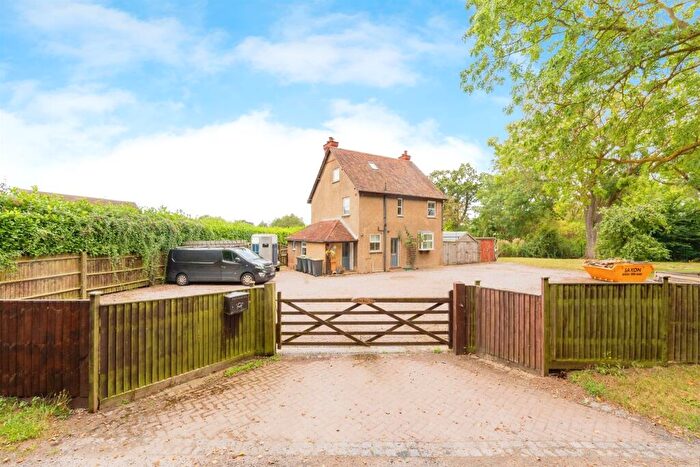 4 Bedroom Detached House For Sale In Water Lane, Bedford, MK41