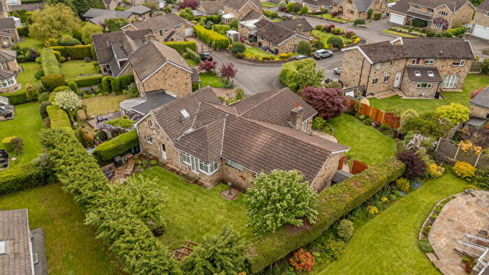 4 Bedroom Detached House For Sale In The Fairway, Huddersfield, HD2