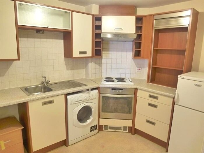 2 Bedroom Flat To Rent In The Dell, Southampton, SO15