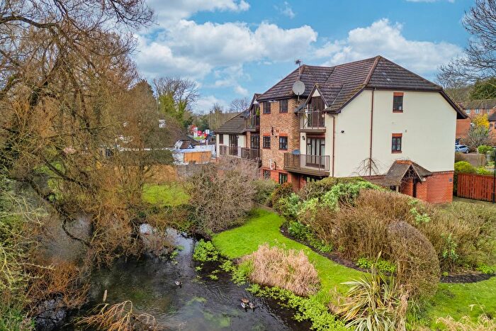 2 Bedroom Flat For Sale In London Road, High Wycombe, Buckinghamshire, HP11