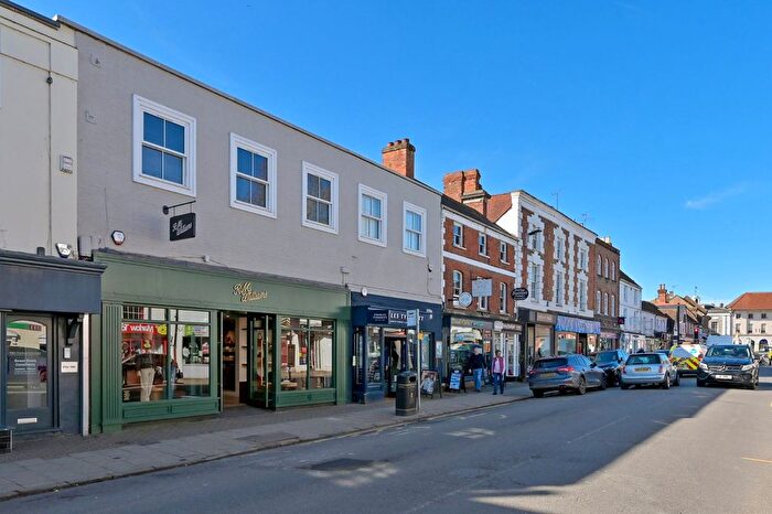 2 Bedroom Flat To Rent In High Street, Marlow, Buckinghamshire, SL7
