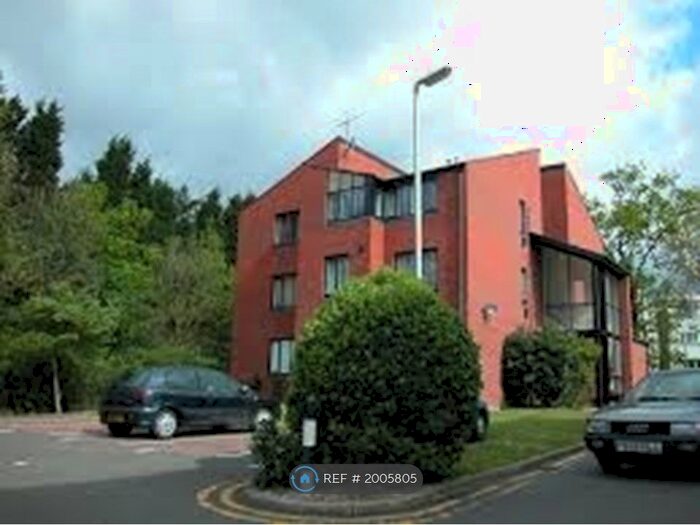 Studio To Rent In Canberra Close, Hendon, NW4