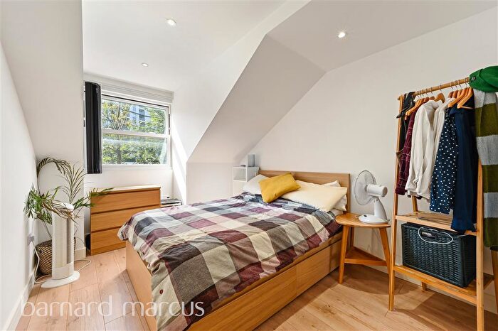 1 Bedroom Apartment To Rent In High Street, Woking, GU21