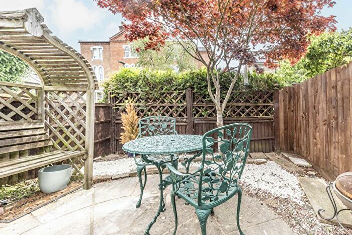 1 Bedroom Flat To Rent In Park Road, East Twickenham, TW1