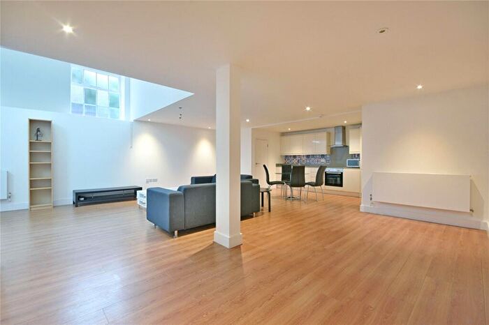 2 Bedroom Flat To Rent In Essex Road, Islington, N1