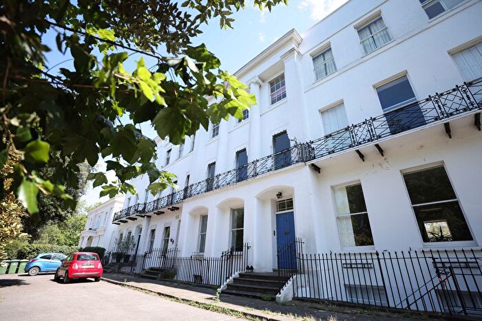 5 Bedroom Town House To Rent In Pittville Lawn, Cheltenham, GL52