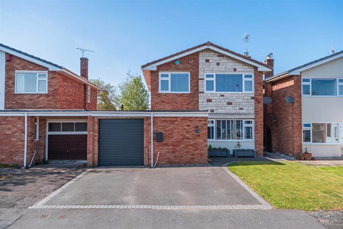 3 Bedroom Link Detached House For Sale In Hunters Crescent, Tarvin, CH3