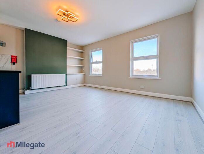 2 Bedroom Flat To Rent In Rectory Road, London, N16