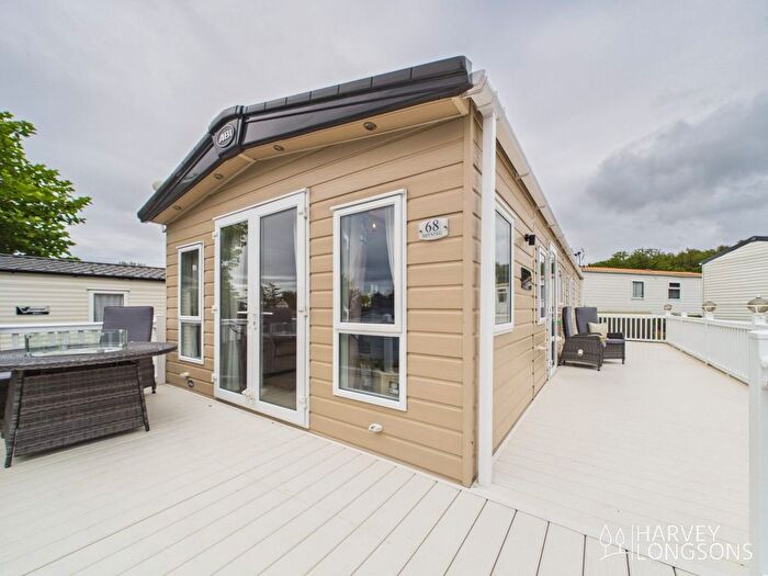 3 Bedroom Park Home For Sale In Llanrug, Caernarfon, LL55