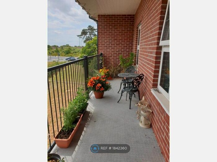 2 Bedroom Flat To Rent In Fox Way, Colchester, CO4