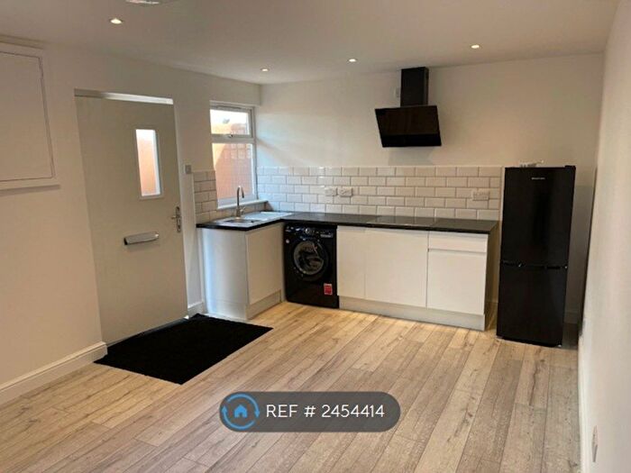 Studio To Rent In Luton, Luton, LU2