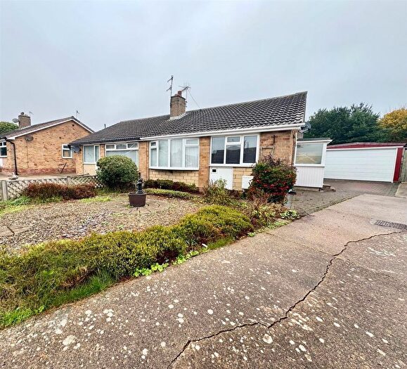 2 Bedroom Semi-detached Bungalow For Sale In Bradworth Drive, Scarborough, YO11
