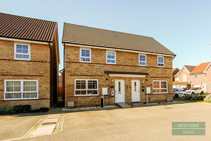 3 Bedroom Semi Detached House For Sale In Airedale Drive, Brough, HU15