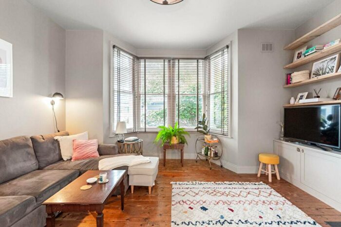 1 Bedroom Flat For Sale In Ewhurst Road, Brockey, SE4