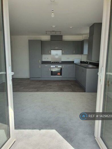 2 Bedroom Flat To Rent In Bolton Drive, Shinfield, Reading, RG2