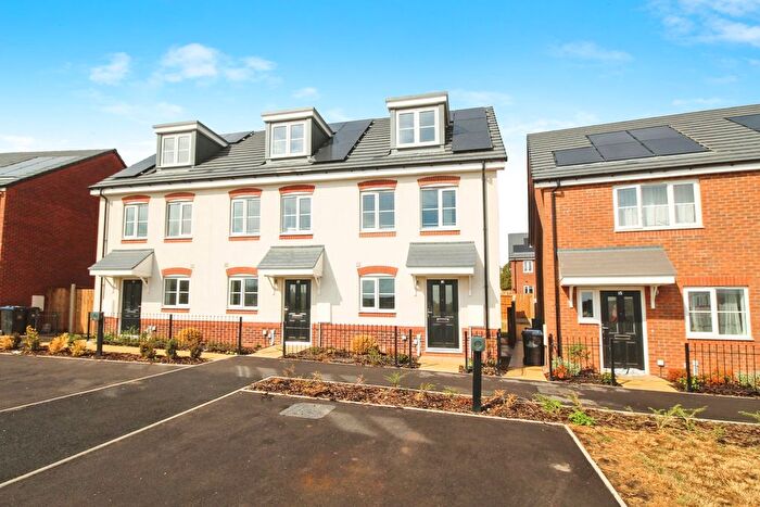 3 Bedroom End Of Terrace House For Sale In Tomalin Green, Kenilworth, CV8