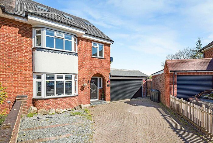 4 Bedroom Semi-Detached House For Sale In Woodside Drive, Wilmington, DA2