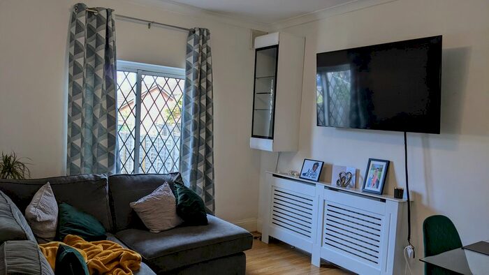 2 Bedroom Maisonette To Rent In Bute Gardens West, Wallington, SM6