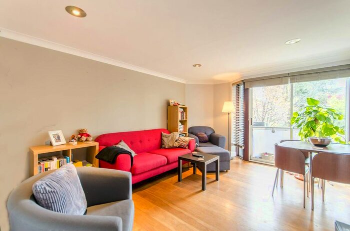 2 Bedroom Flat To Rent In Inner Park Road, Southfields, London, SW19