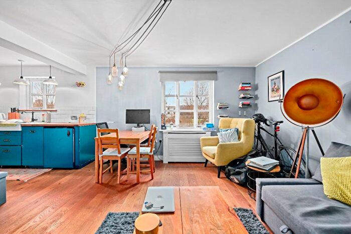 2 Bedroom Flat To Rent In Otter Close, Stratford, E15