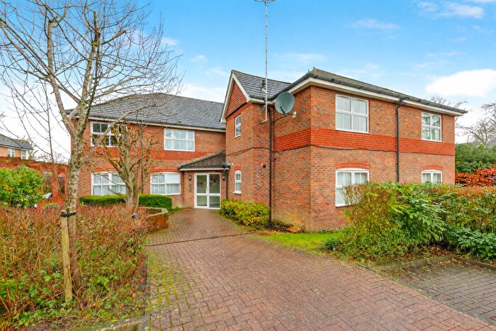 1 Bedroom Flat For Sale In Harewood Close, Crawley, RH10