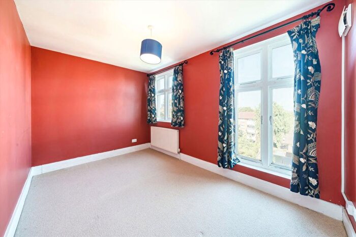 2 Bedroom Flat For Sale In Canonbie Road, Forest Hill, SE23