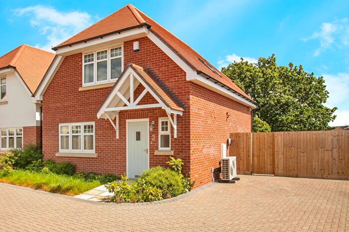 3 Bedroom Bungalow For Sale In Clavell Close, Poole, BH12