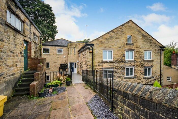 2 Bedroom Flat To Rent In Dryden Street, Bingley, BD16