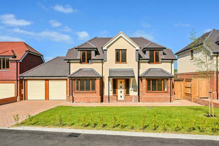 4 Bedroom Detached House For Sale In Starling View, Arundel, BN16