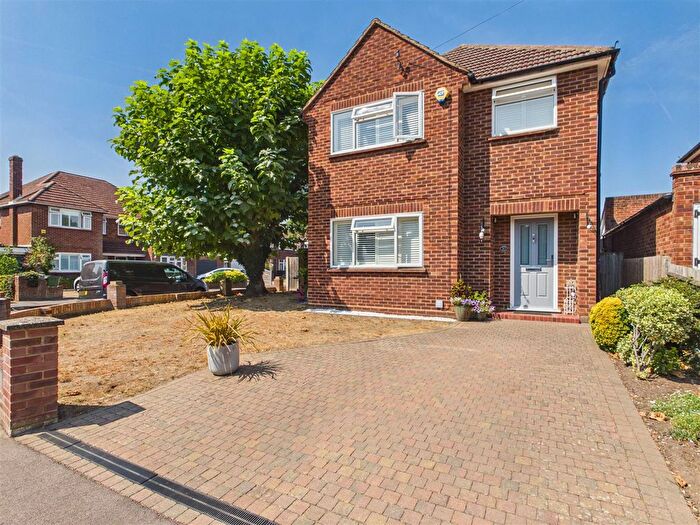 3 Bedroom Detached House For Sale In Havers Avenue, Hersham, Walton-On-Thames, KT12