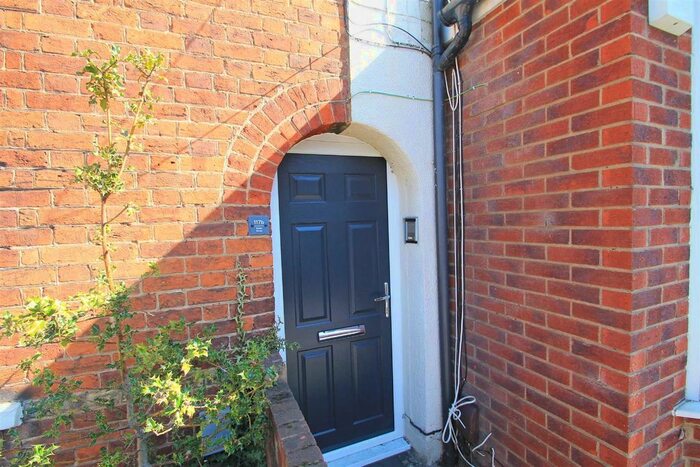 1 Bedroom Flat To Rent In Bower Street, Bedford, MK40