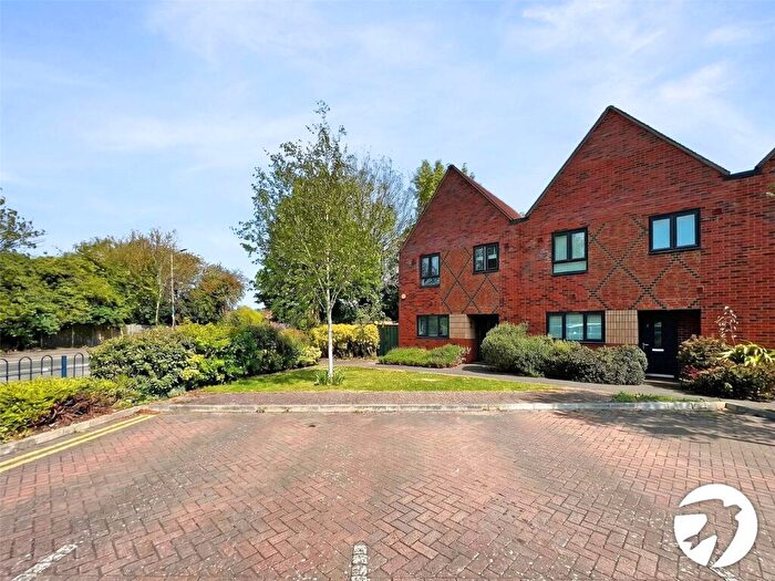 3 Bedroom End Of Terrace House For Sale In Brimmer Way, Chatham, Kent, ME4