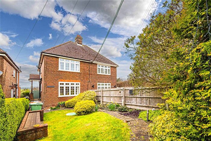 3 Bedroom Semi Detached House For Sale In Tring Road, Dunstable, Central Bedfordshire, LU6