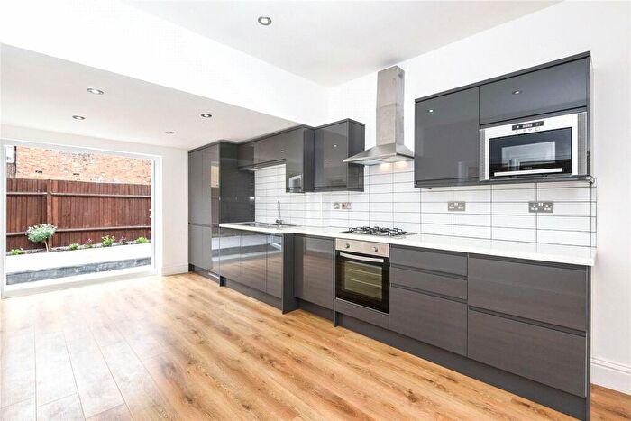 2 Bedroom Flat To Rent In St Margarets Avenue, Harringay, London, N15