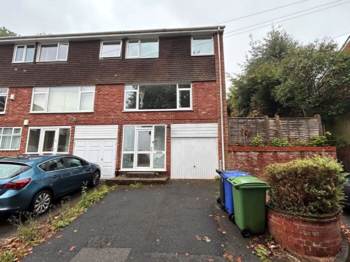 3 Bedroom Property To Rent In Loughton Grove, Halesowen, B63