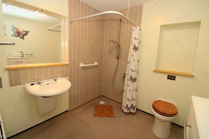 2 Bedroom Flat For Sale In Conduit Road, Bedford, MK40